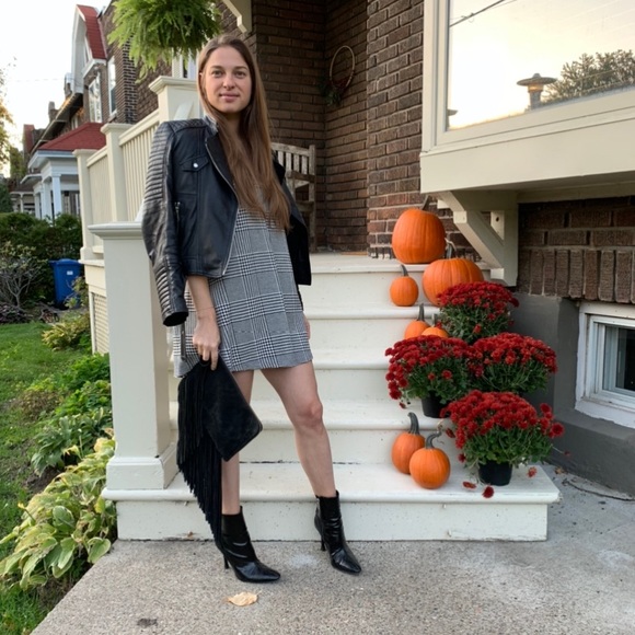 Zara Short Sleeve - Picture 2 of 4